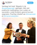 staatssecretaris Paul Blokhuis neemt boek Voedingsjungle in ontvangst